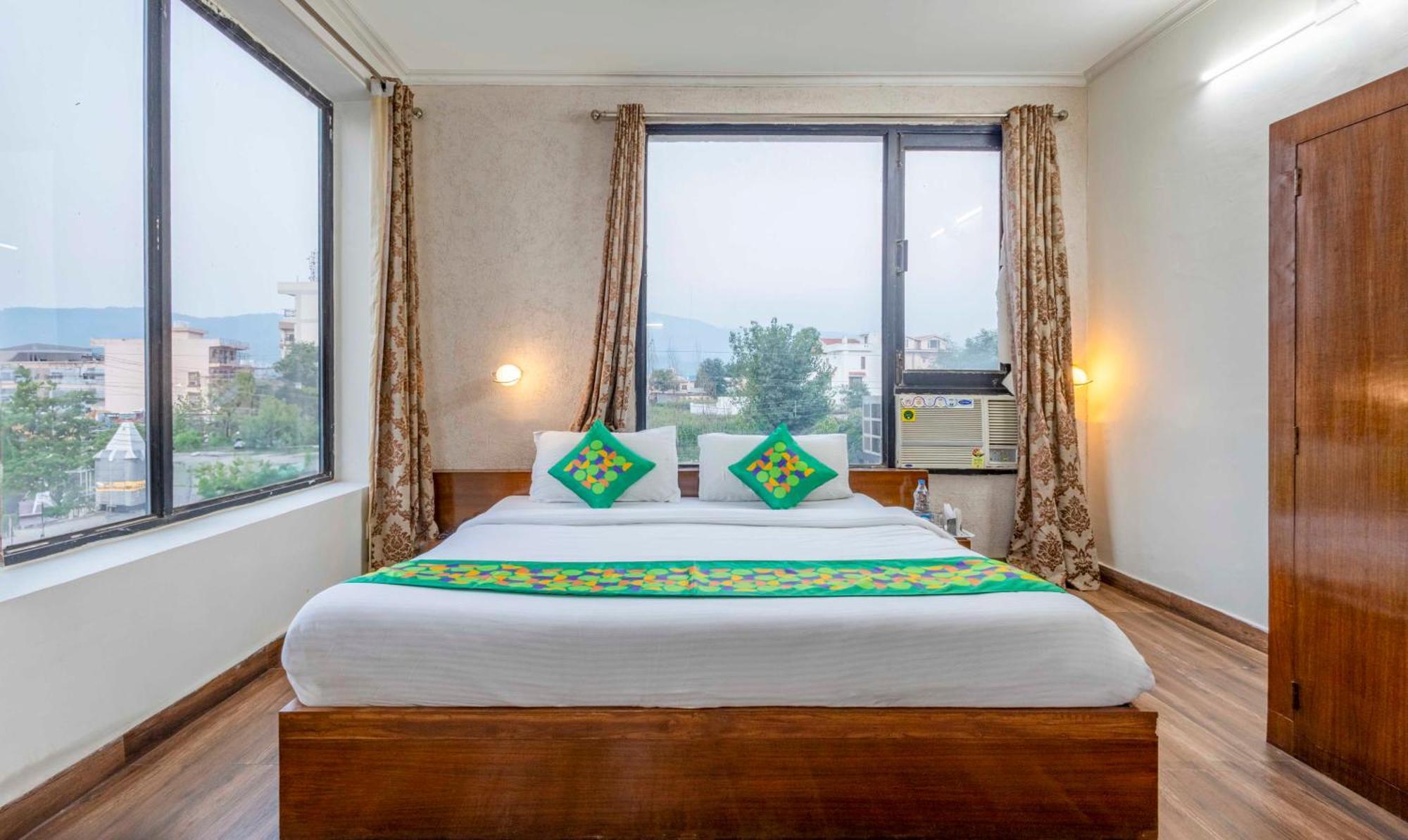 Treebo Maurice Hotel Baddi Luaran gambar